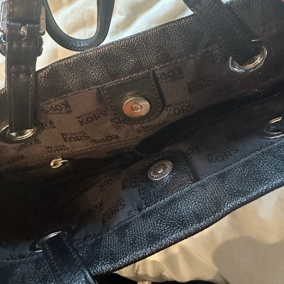 Micheal kors purse - Picture 7 of 7